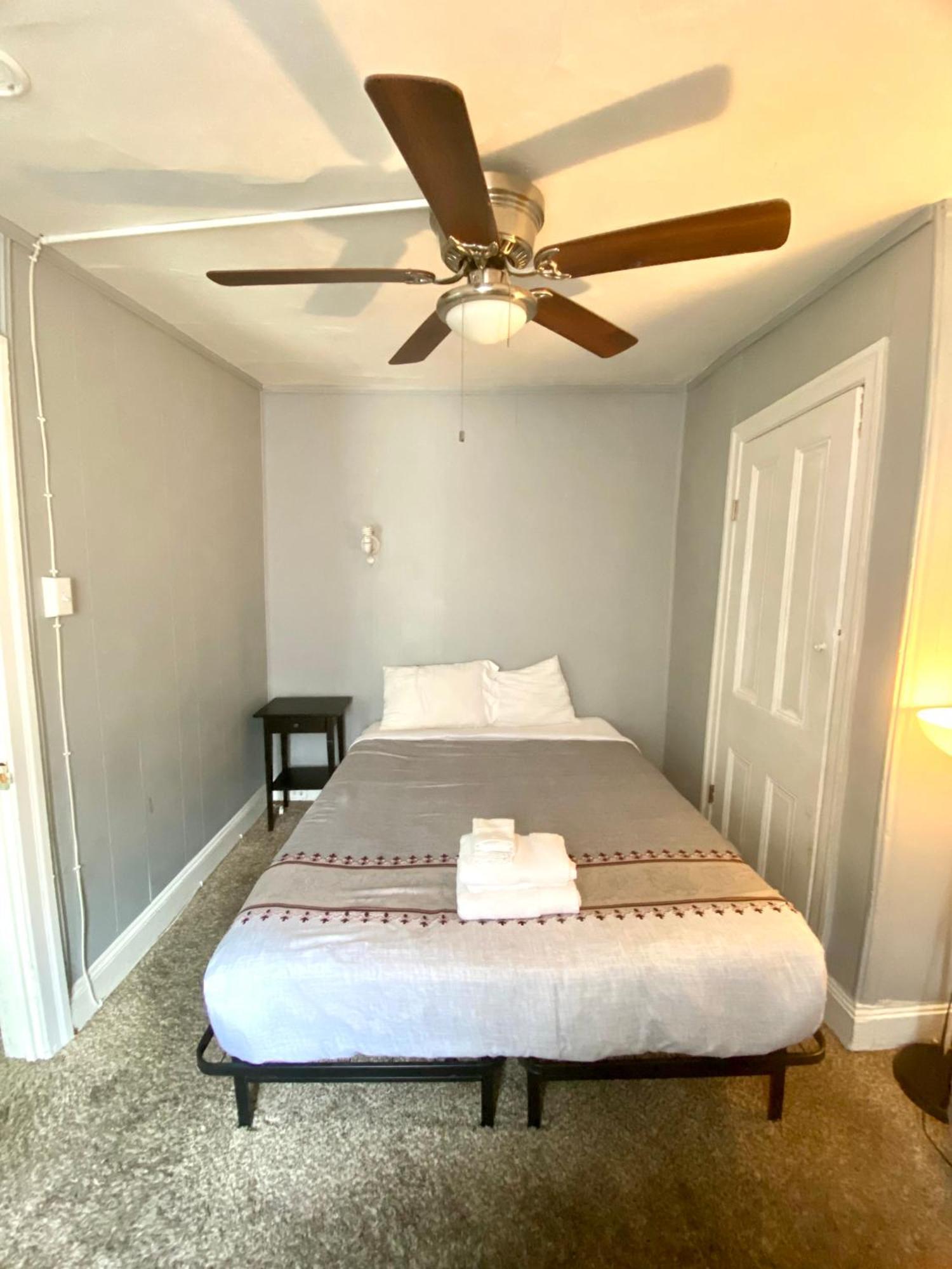 Clover 2900 - Apartment And Rooms With Private Bathroom Near Washington Ave South Philly Philadelphia Buitenkant foto